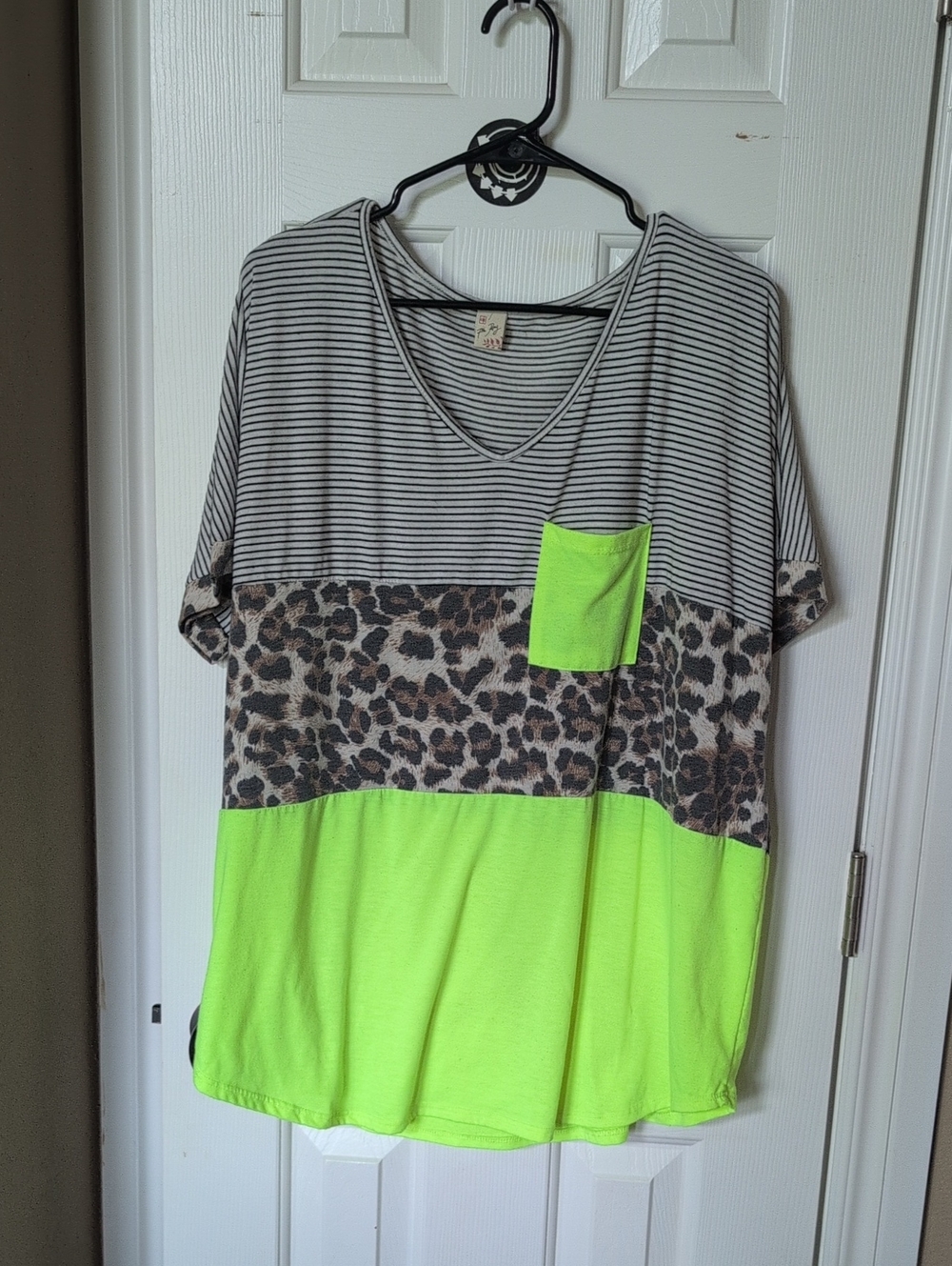 Neon Green Leopard-Block Women's' V-Neck Top